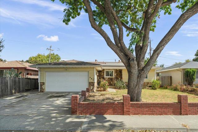 386 Heath Street, Milpitas CA: https://media.crmls.org/mediaz/fce086eb-84d7-4498-a69c-0465493e17cc.jpg