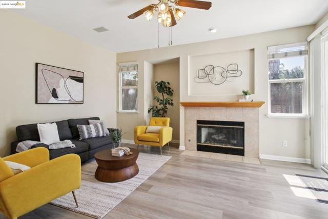 1838 Buck Mountain Ct, Antioch CA: https://media.crmls.org/mediaz/fce15d6c-ba39-4628-884c-7a1ba8540233.jpg
