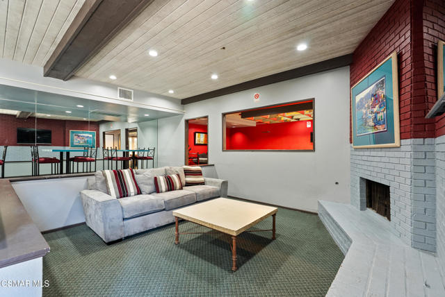 22100 Burbank Boulevard, Woodland Hills CA: https://media.crmls.org/mediaz/fce21fa4-eb0a-4106-8e1a-b516bc0c0db5.jpg