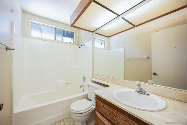 10129 E Glendon Cir, Santee CA: https://media.crmls.org/mediaz/fce35fd4-625f-49b9-ad6d-9df51f45e99e.jpg