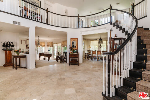 4244 Balcony Drive, Calabasas CA: https://media.crmls.org/mediaz/fce369cb-e095-40df-ae21-5497ddb6c934.jpg