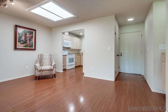1976 Fairway Circle, San Marcos CA: https://media.crmls.org/mediaz/fce382aa-88ca-4bf0-8a41-a606d1113b14.jpg