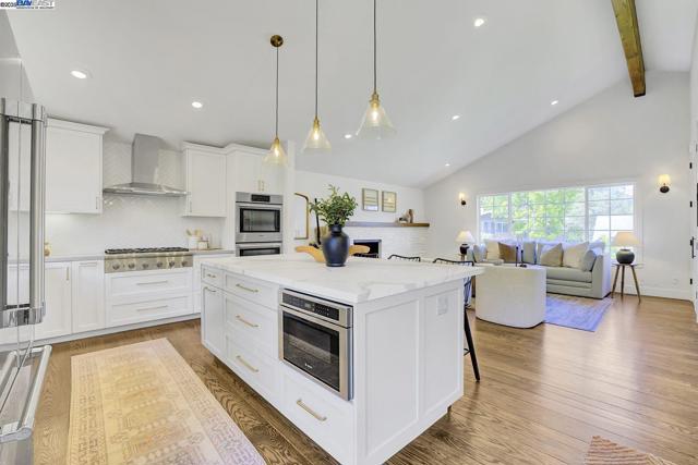 382 Castello Rd, Lafayette CA: https://media.crmls.org/mediaz/fce3c51a-481a-42b4-b268-5ae9fe861a21.jpg