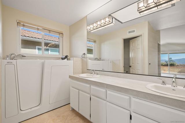 18113 Calle Estepona, San Diego CA: https://media.crmls.org/mediaz/fce3d85a-0e18-4c9a-86fc-b4a414012600.jpg