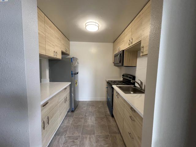 36976 Mulberry St, Newark CA: https://media.crmls.org/mediaz/fce3db32-c826-4097-b36d-3d56e2317232.jpg
