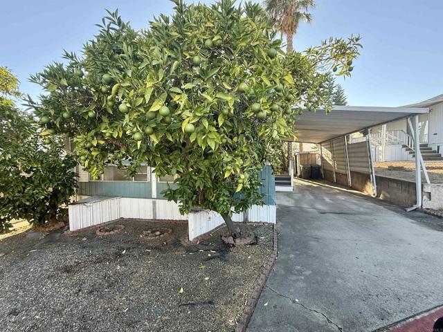 1380 Oak Hill Drive, Escondido CA: https://media.crmls.org/mediaz/fce3f5dc-c865-4e5b-a953-ad51622d6161.jpg