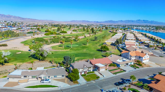 204 Fairway Drive, Needles CA: https://media.crmls.org/mediaz/fce42399-bc07-4876-ac49-682001780c5d.jpg