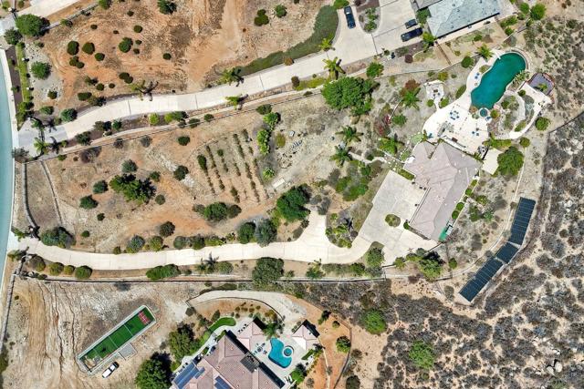 15068 Creek Hills Rd, El Cajon CA: https://media.crmls.org/mediaz/fce44fa3-bdfb-4e4f-8dff-92351f9cb835.jpg