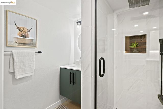 1130 Richmond ST, El Cerrito CA: https://media.crmls.org/mediaz/fce4becd-0ef0-4e06-9d81-3524884e7519.jpg