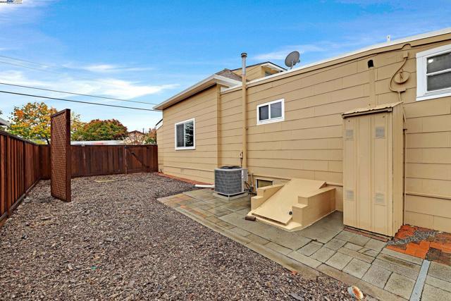 589 S M St, Livermore CA: https://media.crmls.org/mediaz/fce4c0e2-ddb8-4b81-a661-7981739212a6.jpg