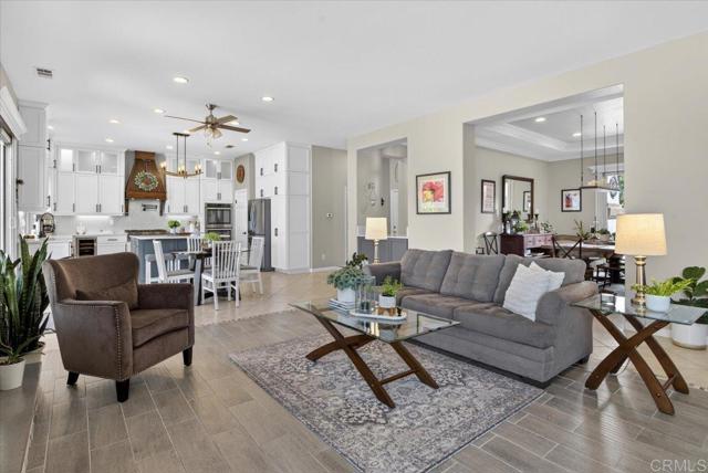 Detail Gallery Image 17 of 74 For 877 Hidden View Ln, Escondido,  CA 92027 - 4 Beds | 2/1 Baths