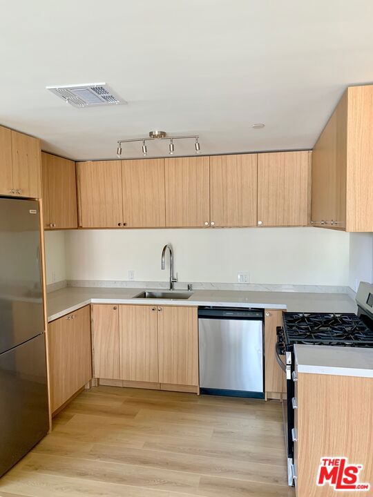 1822 Overland Avenue, Los Angeles CA: https://media.crmls.org/mediaz/fce506d4-cae2-44ea-85ee-739101745575.jpg