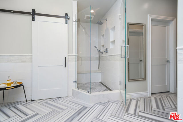 5449 S Rim Street, Thousand Oaks CA: https://media.crmls.org/mediaz/fce56e0d-bac3-4d4f-9d56-525dfe38041b.jpg