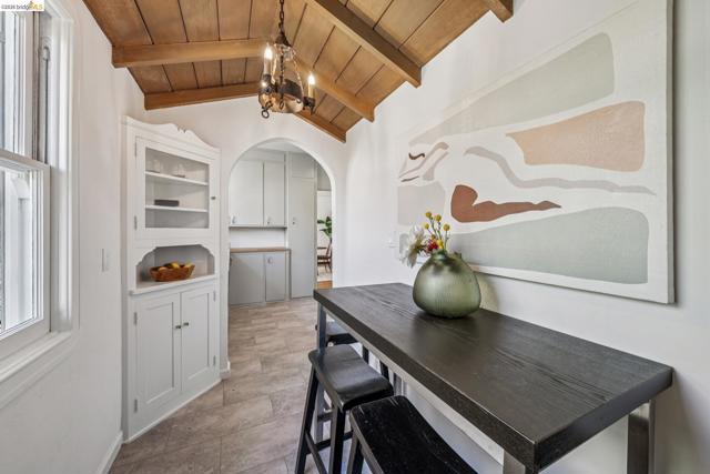 21 Portsmouth Road, Piedmont CA: https://media.crmls.org/mediaz/fce57b26-ab6a-4a1e-ab97-d2c8d55bf789.jpg