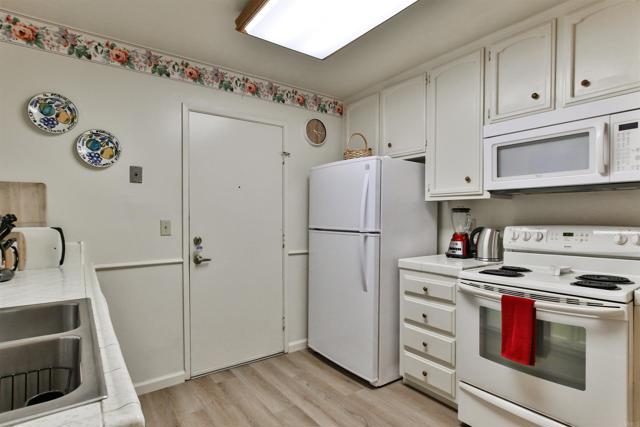 Detail Gallery Image 16 of 31 For 1068 Isabella Avenue, Coronado,  CA 92118 - 3 Beds | 2/1 Baths