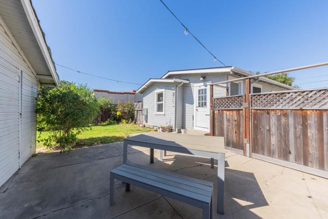 116 Oak Street, Salinas CA: https://media.crmls.org/mediaz/fce5d7e0-6414-42d6-89dd-f34cff33b383.jpg