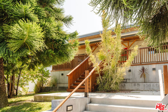 3019 Surry Street, Los Angeles CA: https://media.crmls.org/mediaz/fce6a626-8cf2-4684-8ae0-013825496a60.jpg