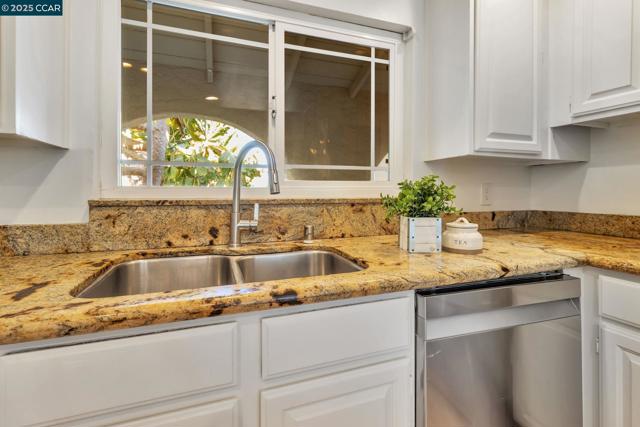 960 Live Oak Dr, Santa Clara CA: https://media.crmls.org/mediaz/fce6cee0-4d00-48e4-8ae5-c9de4e50a234.jpg