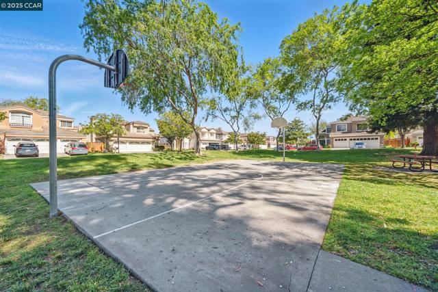 30300 Meridien Cir, Union City CA: https://media.crmls.org/mediaz/fce6cff0-2cbf-45d6-ac24-4f3c7548e0a2.jpg