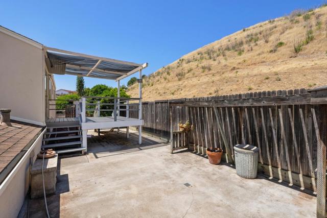 423 Riviera Drive, Union City CA: https://media.crmls.org/mediaz/fce6d7e1-0660-436e-9c35-d67de0cddc3d.jpg