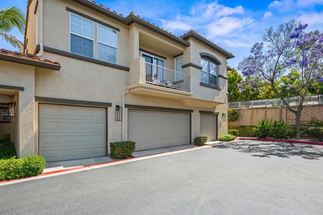 Detail Gallery Image 2 of 39 For 638 Sumner Way #2,  Oceanside,  CA 92058 - 4 Beds | 2/1 Baths