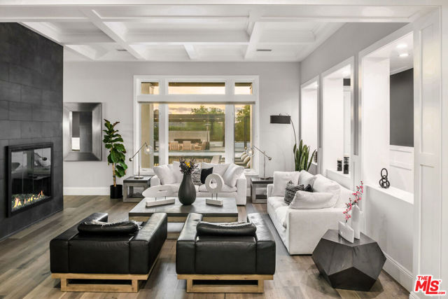 1 Falconridge Drive, Coto de Caza CA: https://media.crmls.org/mediaz/fce77267-915f-40bb-b11b-cff4b666e5b8.jpg