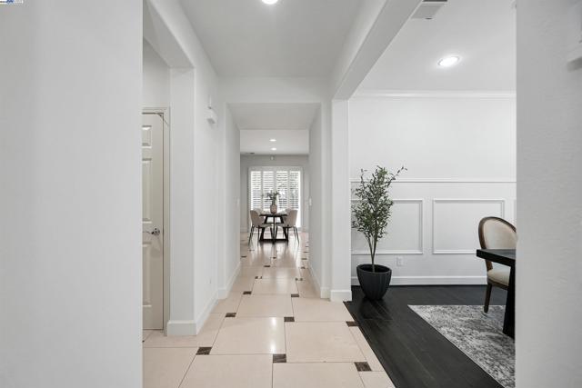 671 W Questa Trl, Mountain House CA: https://media.crmls.org/mediaz/fce7c096-3b74-4797-877a-63536aa79652.jpg