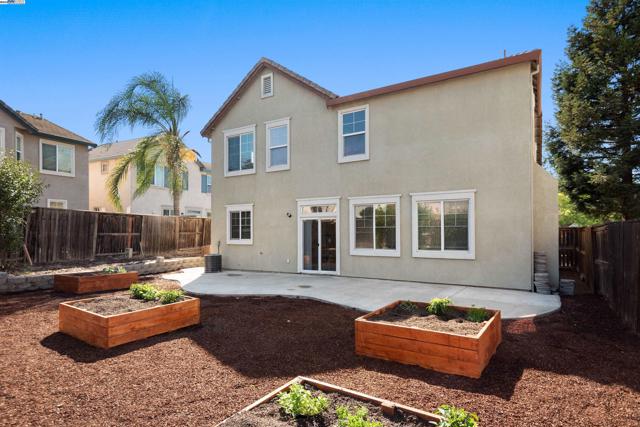 181 Maidenhair St, Pittsburg CA: https://media.crmls.org/mediaz/fce7ded8-1af1-4fa4-811f-f9370775eaa9.jpg