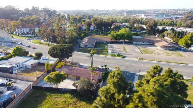 68 E Bonita Rd, Chula Vista CA: https://media.crmls.org/mediaz/fce83485-6a99-4c0c-97eb-d0100c7541fb.jpg