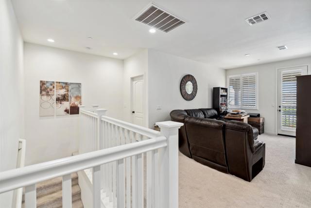 Detail Gallery Image 14 of 34 For 4203 Calle Del Vista, Oceanside,  CA 92057 - 4 Beds | 3 Baths