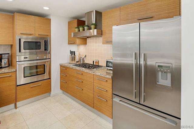 1431 Pacific Hwy, San Diego CA: https://media.crmls.org/mediaz/fce8c907-407b-409c-a9c3-13f0aee37e00.jpg