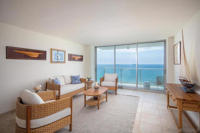 1830 Avenida Del Mundo, Coronado CA: https://media.crmls.org/mediaz/fce9497f-d802-4be6-a99d-a91472ae2b43.jpg
