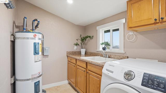 5372 Tule Tree Ln, Oakley CA: https://media.crmls.org/mediaz/fce983cb-7b04-42ad-b85d-4c5abda20c8a.jpg