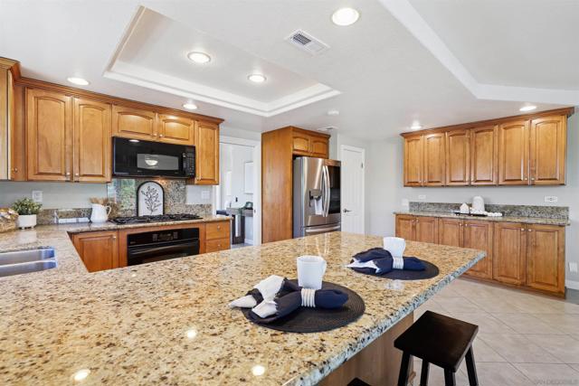 14637 Poway Mesa Dr, Poway CA: https://media.crmls.org/mediaz/fce99780-c25e-48df-b565-ccb67d1c69eb.jpg