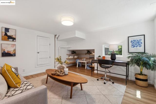 10 Wilding LN, Oakland CA: https://media.crmls.org/mediaz/fcea679c-e083-4351-adc5-e136ee914f47.jpg