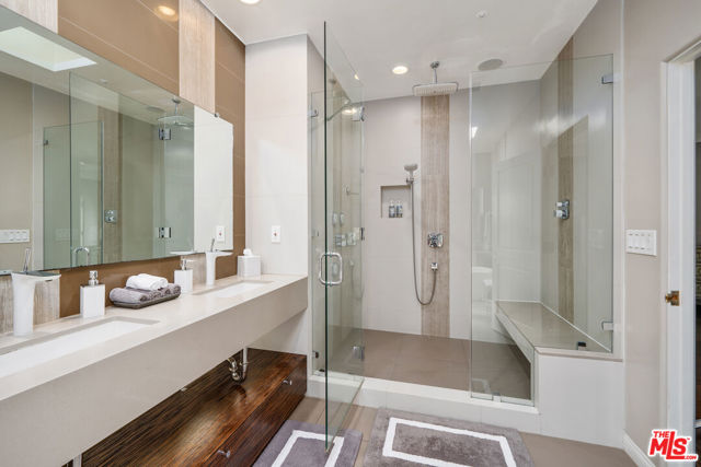 10023 Westwanda Drive, Beverly Hills CA: https://media.crmls.org/mediaz/fcea73d1-158f-4292-b291-8a36275b073d.jpg