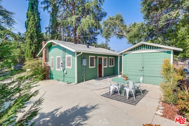 1105 E Claremont Street, Pasadena CA: https://media.crmls.org/mediaz/fceaa90e-ae2b-4e43-8384-5adcd69af2f0.jpg