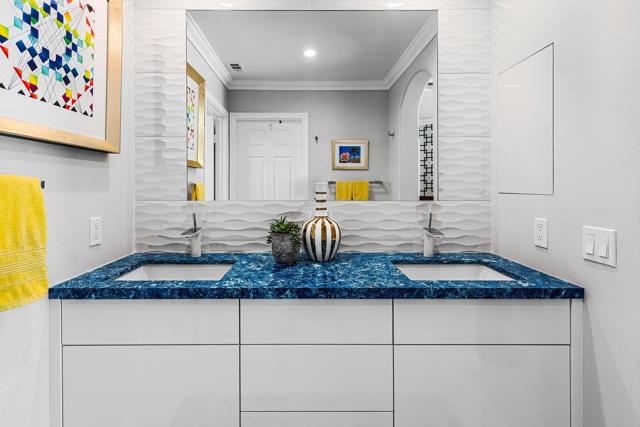 1360 E Vista Chino, Palm Springs CA: https://media.crmls.org/mediaz/fcead727-e734-4426-9b57-29266a4147ff.jpg