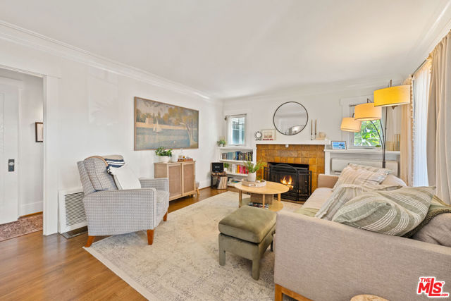 424 S Columbus Avenue, Glendale CA: https://media.crmls.org/mediaz/fceb00d7-7e68-4060-b626-3419447284a4.jpg