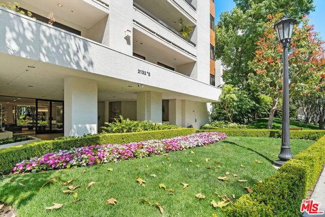 2132 Century Park Lane, Los Angeles CA: https://media.crmls.org/mediaz/fceb567b-0971-498d-a72b-3994d36b34f2.jpg