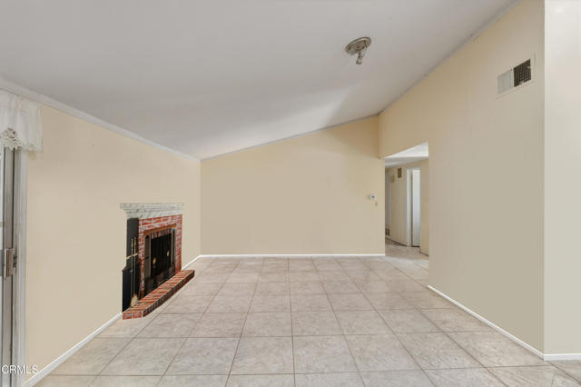 Detail Gallery Image 11 of 26 For 975 E Avenida De Los Arboles, Thousand Oaks,  CA 91360 - 4 Beds | 3 Baths