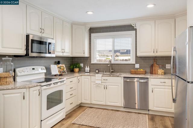 Image 12 of 41 For 3916 Saint Michael Ct