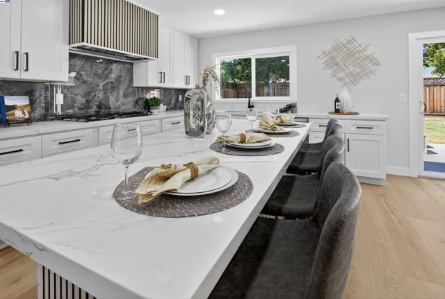4217 Waycross Ct, Pleasanton CA: https://media.crmls.org/mediaz/fcec74e4-2868-4290-bc07-5ba480b6859b.jpg
