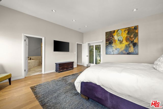 1018 N Tigertail Road, Los Angeles CA: https://media.crmls.org/mediaz/fcec792e-5f9d-4c19-a1b8-ef23b45a4657.jpg