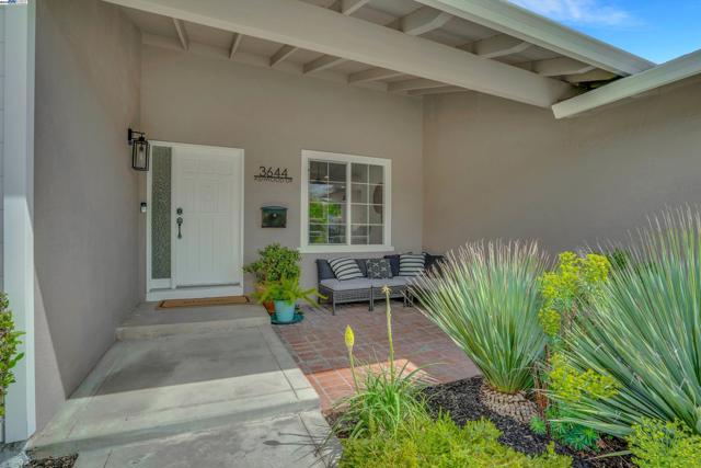 3644 Ashwood Drive, Pleasanton CA: https://media.crmls.org/mediaz/fcecb48d-452d-41dc-97d5-8dcffddb1eb3.jpg