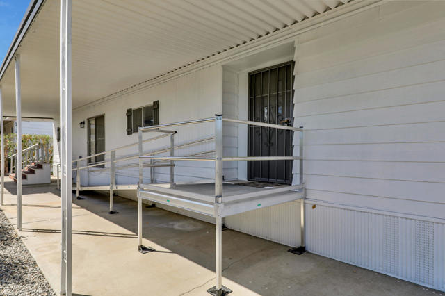 392 Standing Bear, Cathedral City CA: https://media.crmls.org/mediaz/fcecbb5c-8c17-4c00-8fe6-ea751bfeeec2.jpg