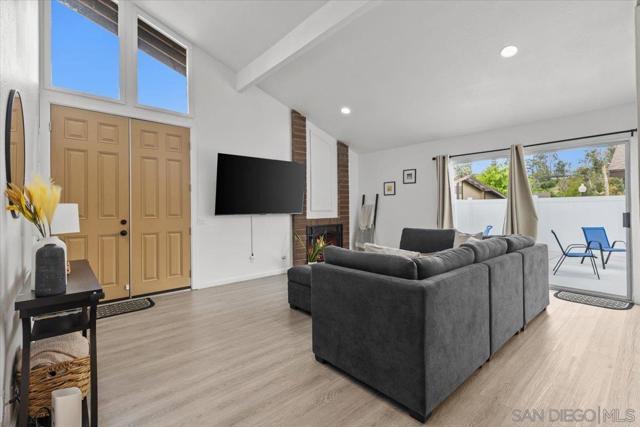 2305 Nueces Ln, Spring Valley CA: https://media.crmls.org/mediaz/fced0115-8638-407a-882b-609e84f6cb16.jpg