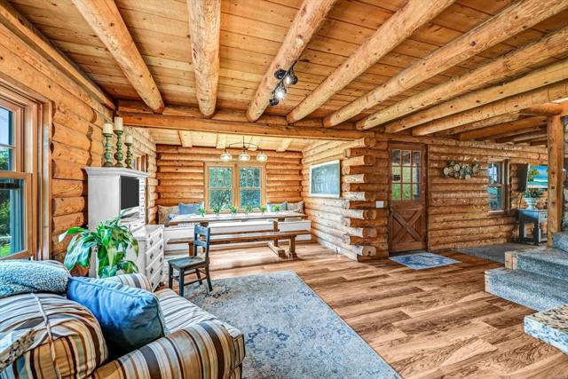 3127 Alta Vista Drive, Fallbrook CA: https://media.crmls.org/mediaz/fced9686-531a-4f7d-9e2c-564698194cb5.jpg