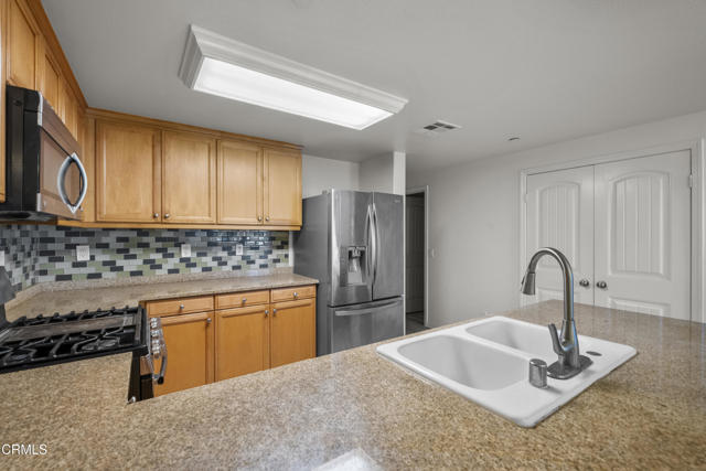 Detail Gallery Image 12 of 40 For 3016 Moonlight Park Ave, Oxnard,  CA 93036 - 3 Beds | 2/1 Baths