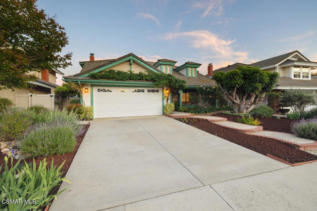 6690 Oak Springs Drive, Oak Park CA: https://media.crmls.org/mediaz/fcedeb7d-8863-464c-8cbb-a9db3d0eda39.jpg